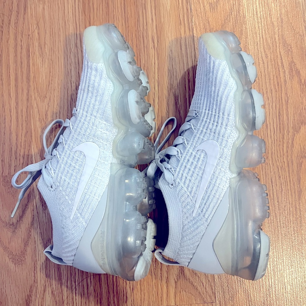 Authentic Nike light Gray Knit Sneakers